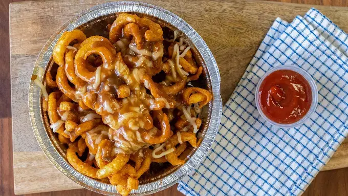 Donair Stop restaurant near Strathearn - Interior view